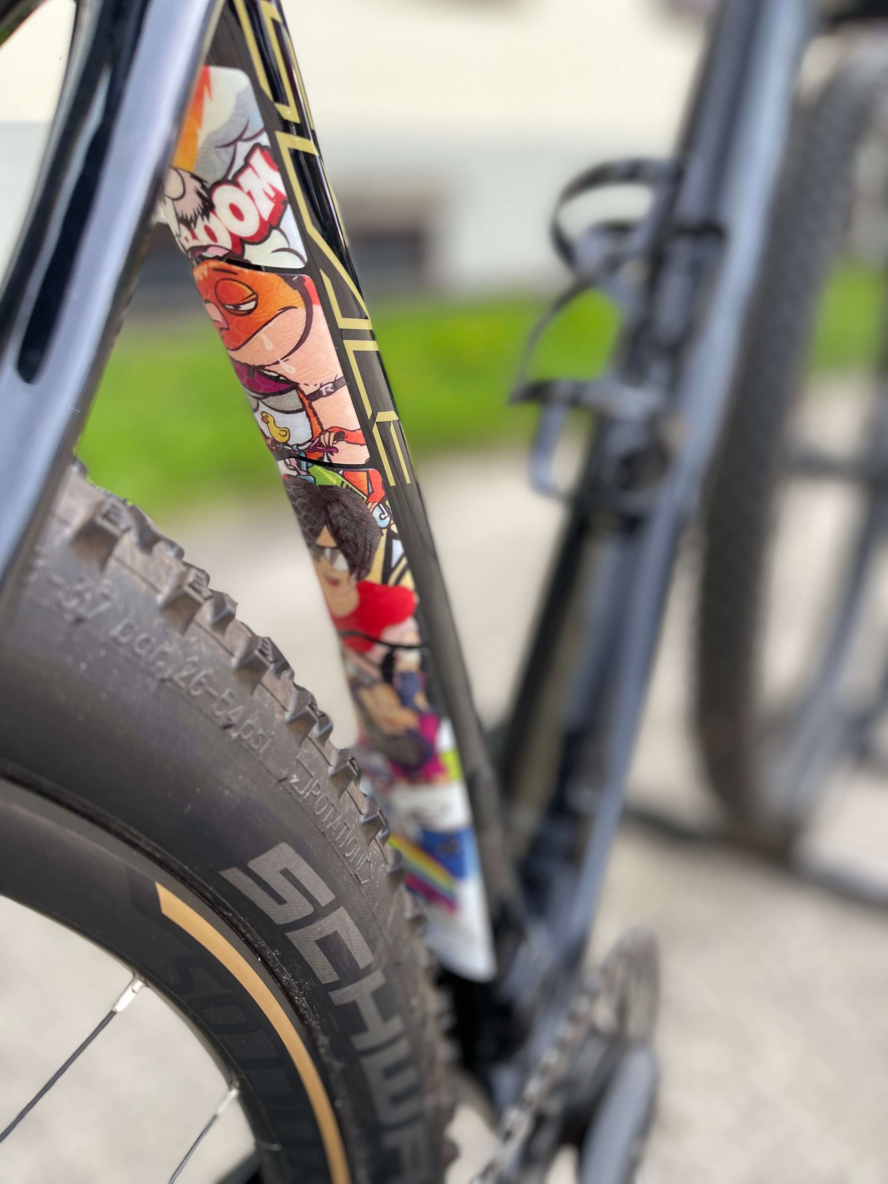 FRAME:TAPE 3000 STICKERBOMB EYECATCHER