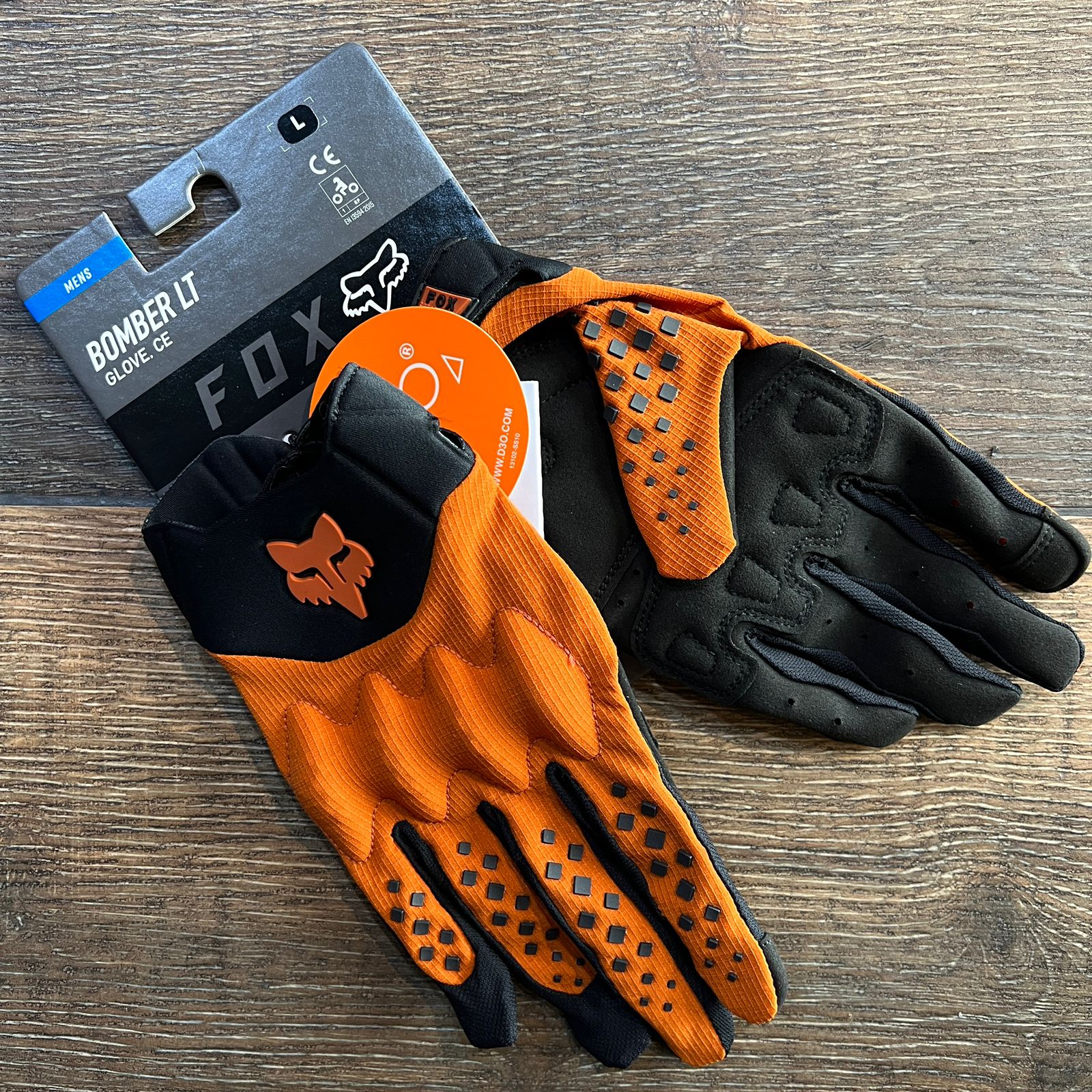 FOX Gloves Bomber LT cycle2cycleuae
