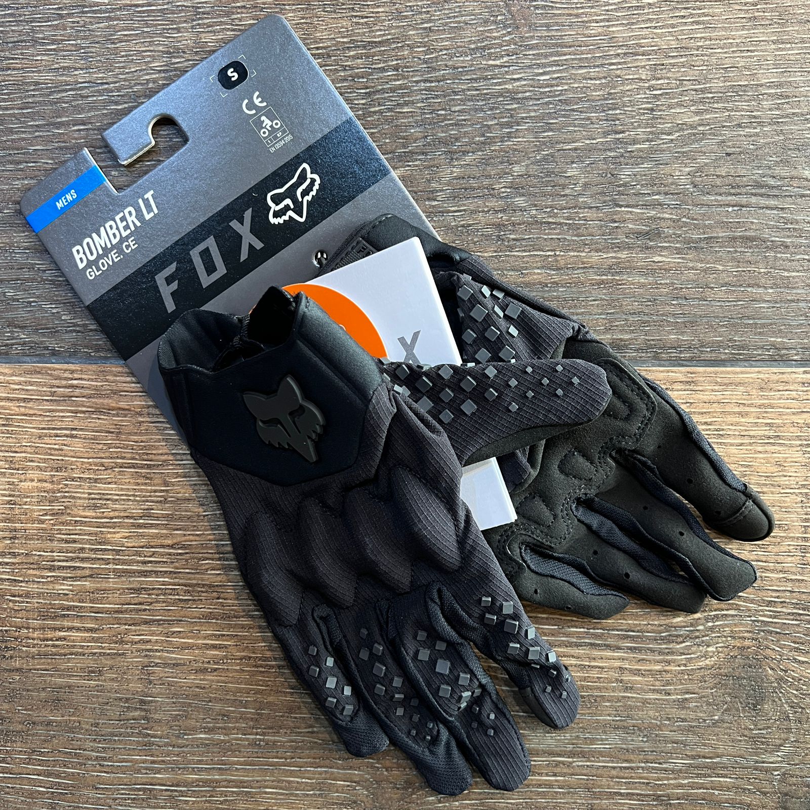 FOX Gloves Bomber LT cycle2cycleuae