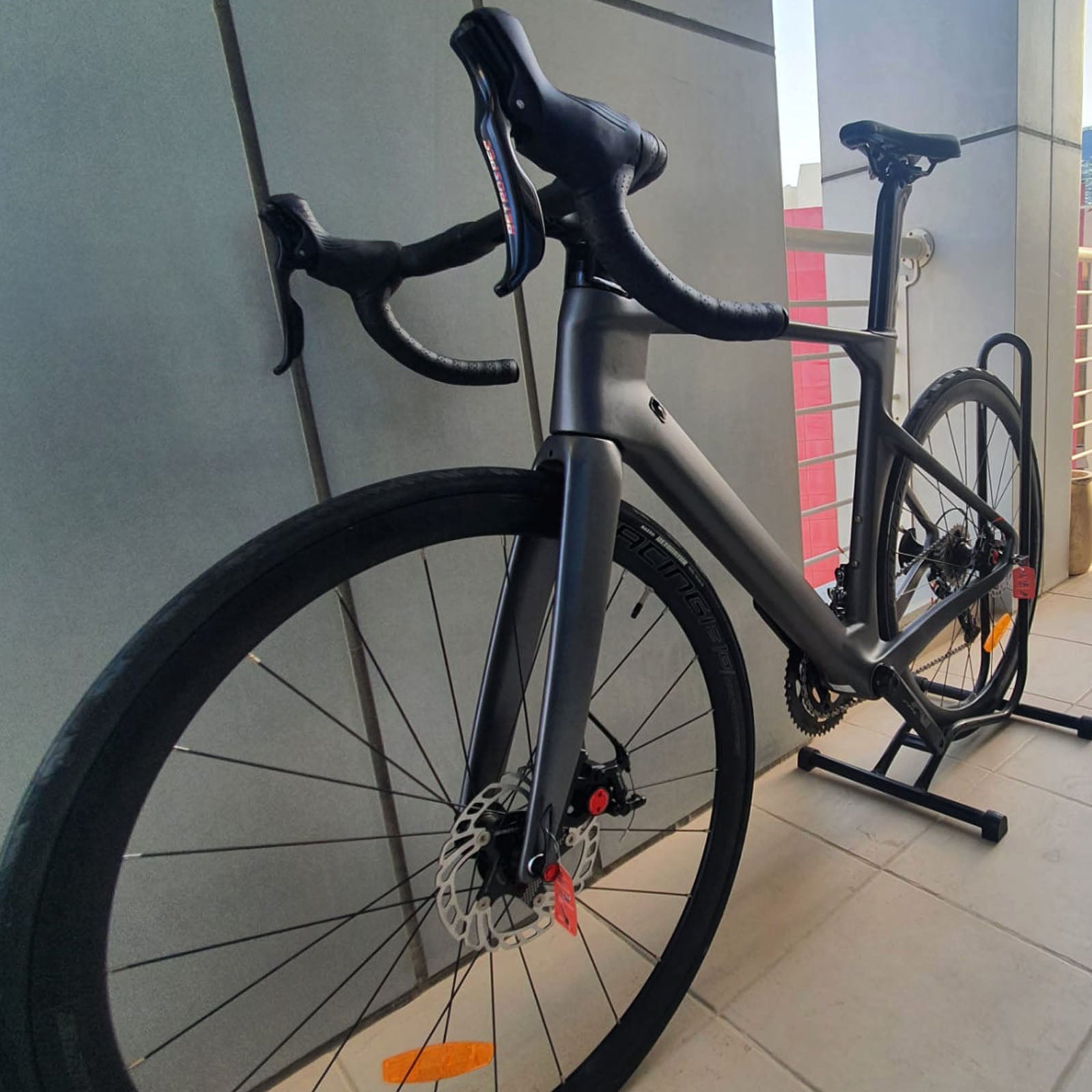 R10 700c Carbon Bike Road Bike - Matt Dark Gray