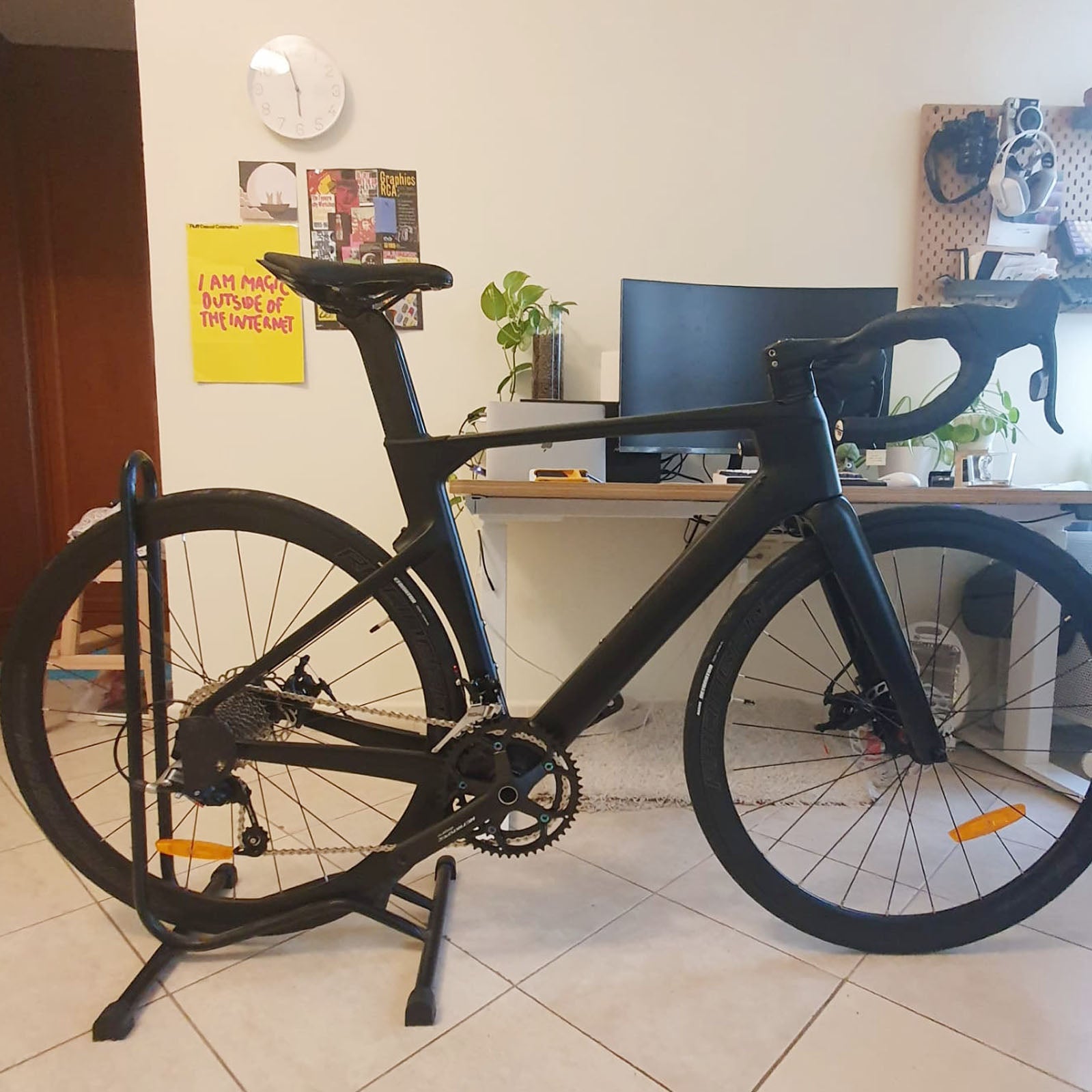 R10 700c Carbon Bike Road Bike - Matt Black SRAM